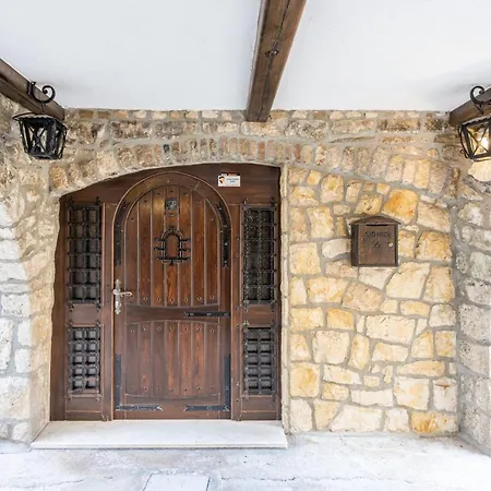 Stone House Srida Quarto em Acomodações Particulares Baška Voda