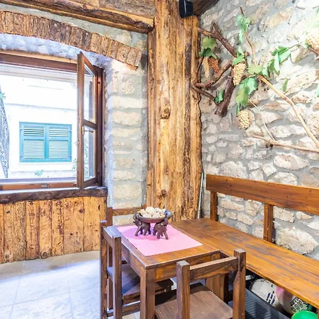 Stone House Srida Privatunterkunft