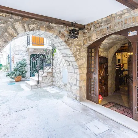 Privatunterkunft Stone House Srida *