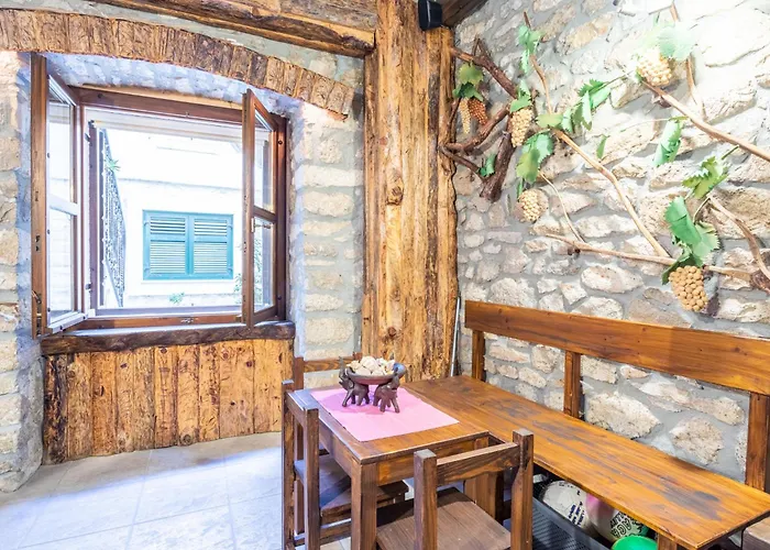 Stone House Srida בית אירוח